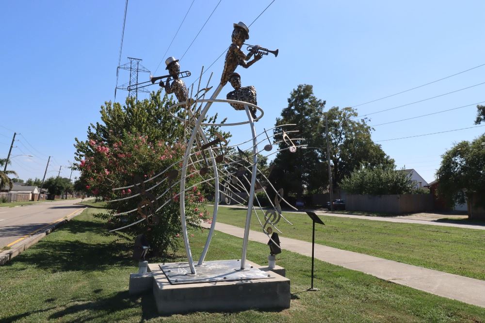 Three Jazz Men sculpture on Power Blvd. 